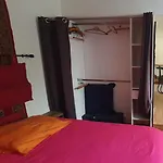 בית נופש La Maison Jaune Pres Du Metro *
